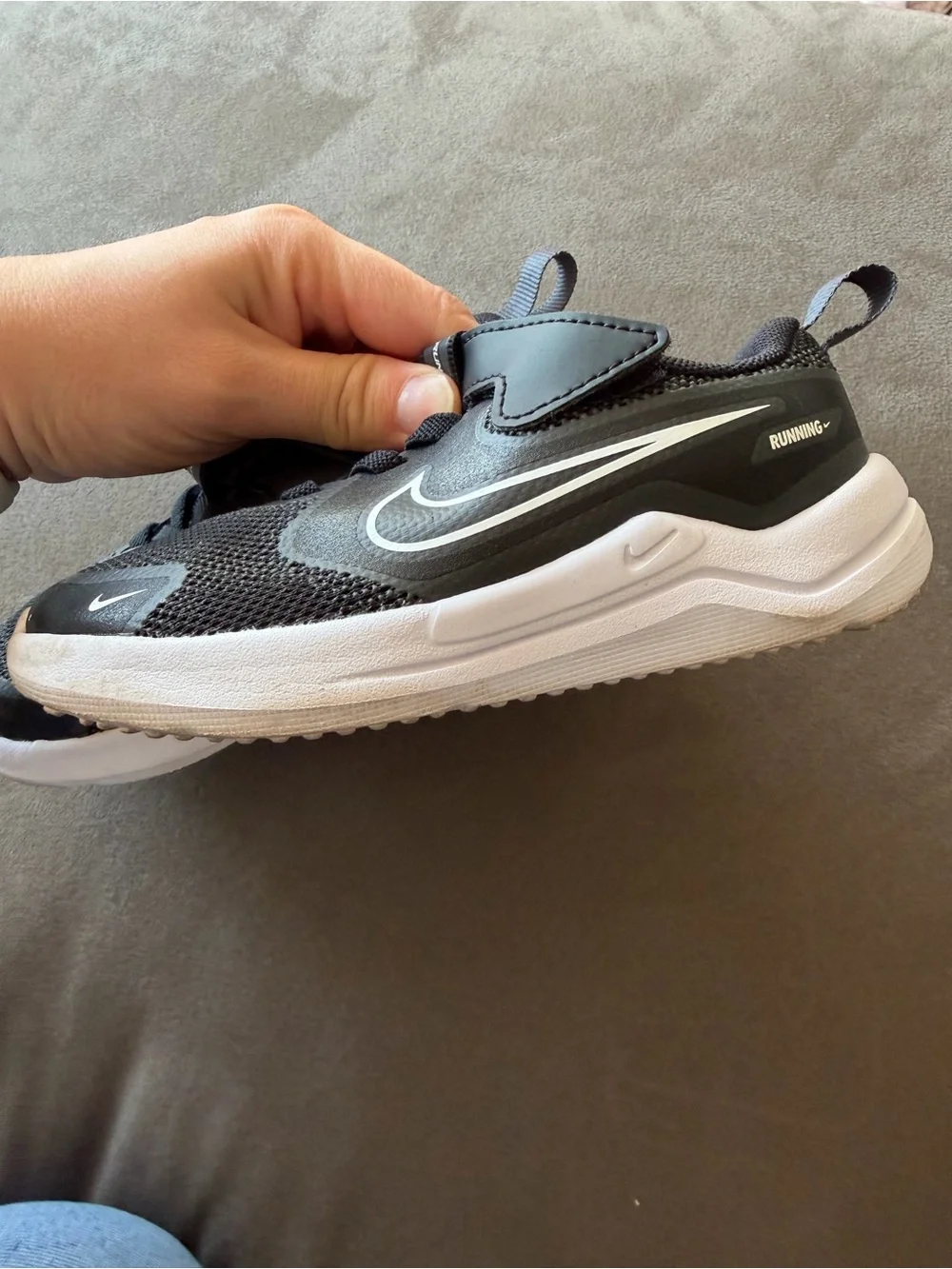 Nike Cosmic Runner Kids Black White Velcro Running Shoes 9c
